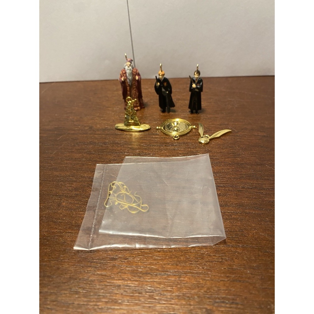Hallmark 'Magic' Ornament "The Wizarding World of Harry Potter Christmas Tree" - Picture 12 of 14